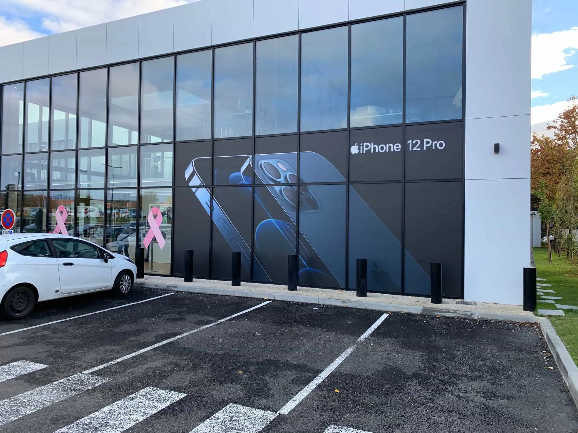 Pose d'adhésif de vitrine Apple Store – Sprinteo
